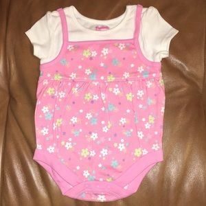 NWOT bodysuit/onesie Garanimals for baby girl 6-9M 100% cotton made in China